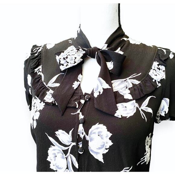 Anthropologie Maeve Button Up Floral Ruffle
Trim Blouse XS Black Short Sleeve - Picture 2 of 11